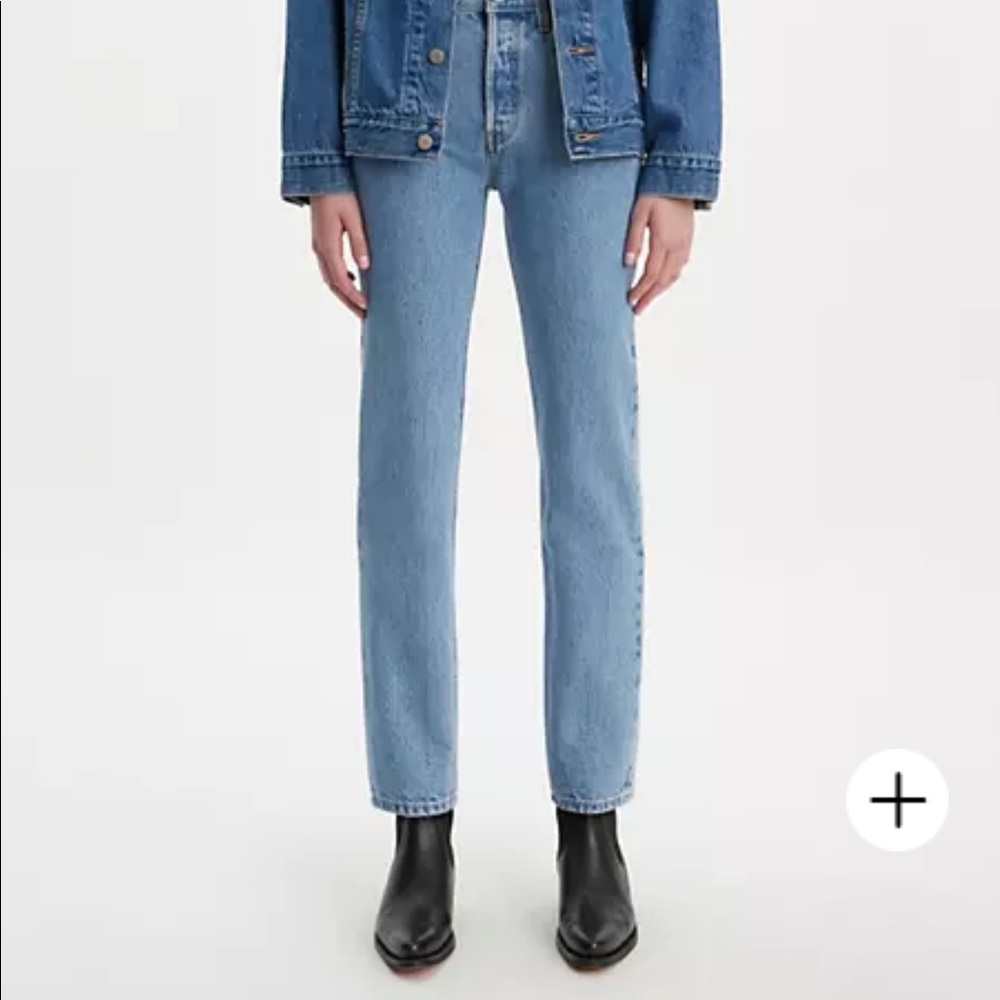 Levi’s 501 original fit in Indigo light wash 24x32